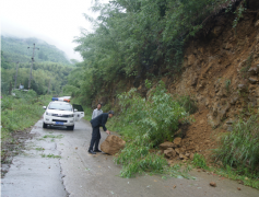 竹山鎮(zhèn)：清除道路隱患，確保通行安全